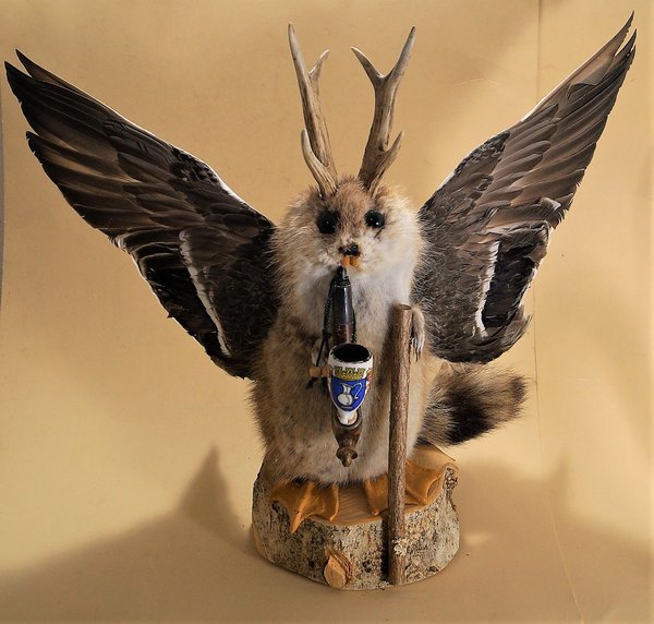 Wolpertinger, mit Pfeife, Handanfertigung.