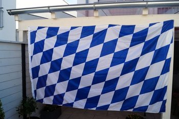 Hissflagge Bayern, nur Raute. Größe: Breite 240 x Höhe 150 cm.